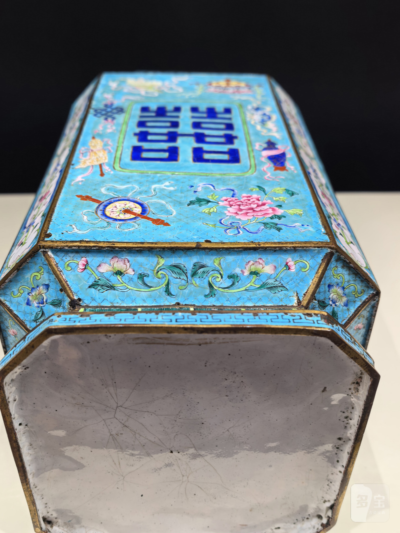 清中期 铜胎画珐琅方瓶一对 - 图19